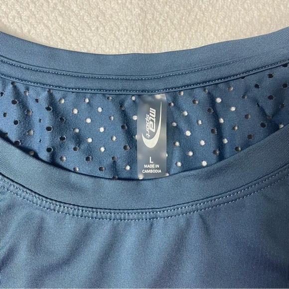 MTA Sport Shirt Blue Reflection Short Sleeves Woman’s Size Large - Picture 2 of 7